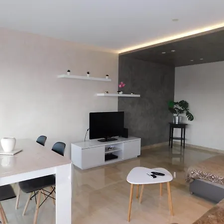 T2 Jardin Du Pont Du Lys Avec Piscine, Proche Plage Apartment